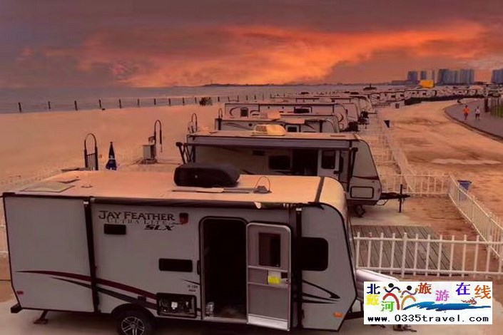 東戴河親海房車?yán)寺谩獤|戴河銀泰房車露營(yíng)酒店