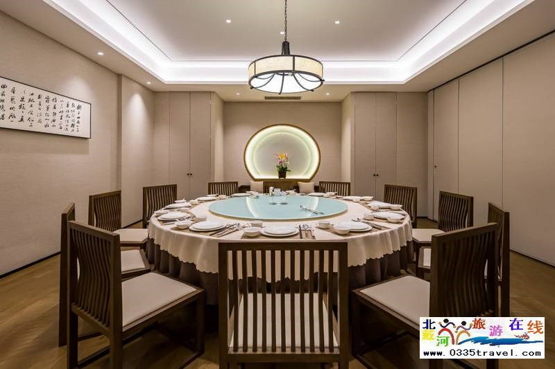 秦皇島燕山大學(xué)閑庭四藝酒店電話18633570222